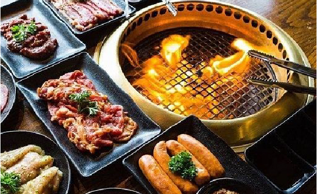Japanese barbecue with different types of meat next to a semi-open flame